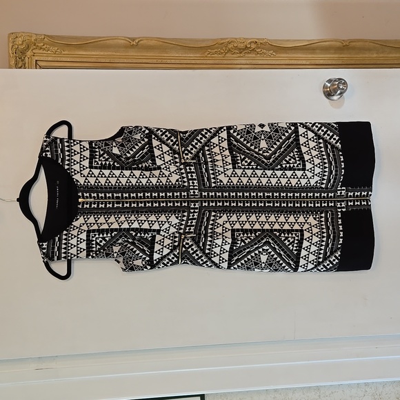Ivanka Trump Dresses & Skirts - Ivanka Trump Geo print Dress 8 EUC